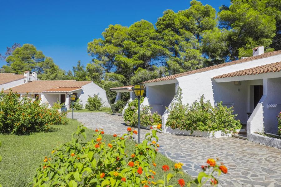 Hotel Nicolaus Club Li Cucutti Agrustos Exterior foto
